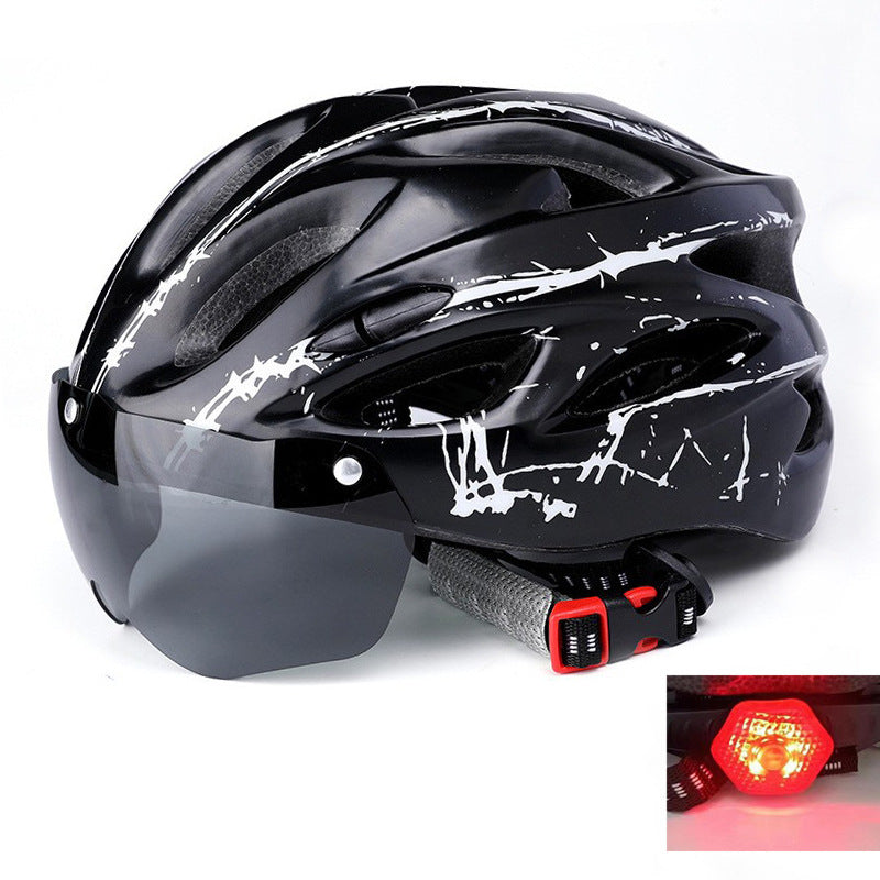 Bicycle helmet with integrated sun visor and optimal ventilation Karnz