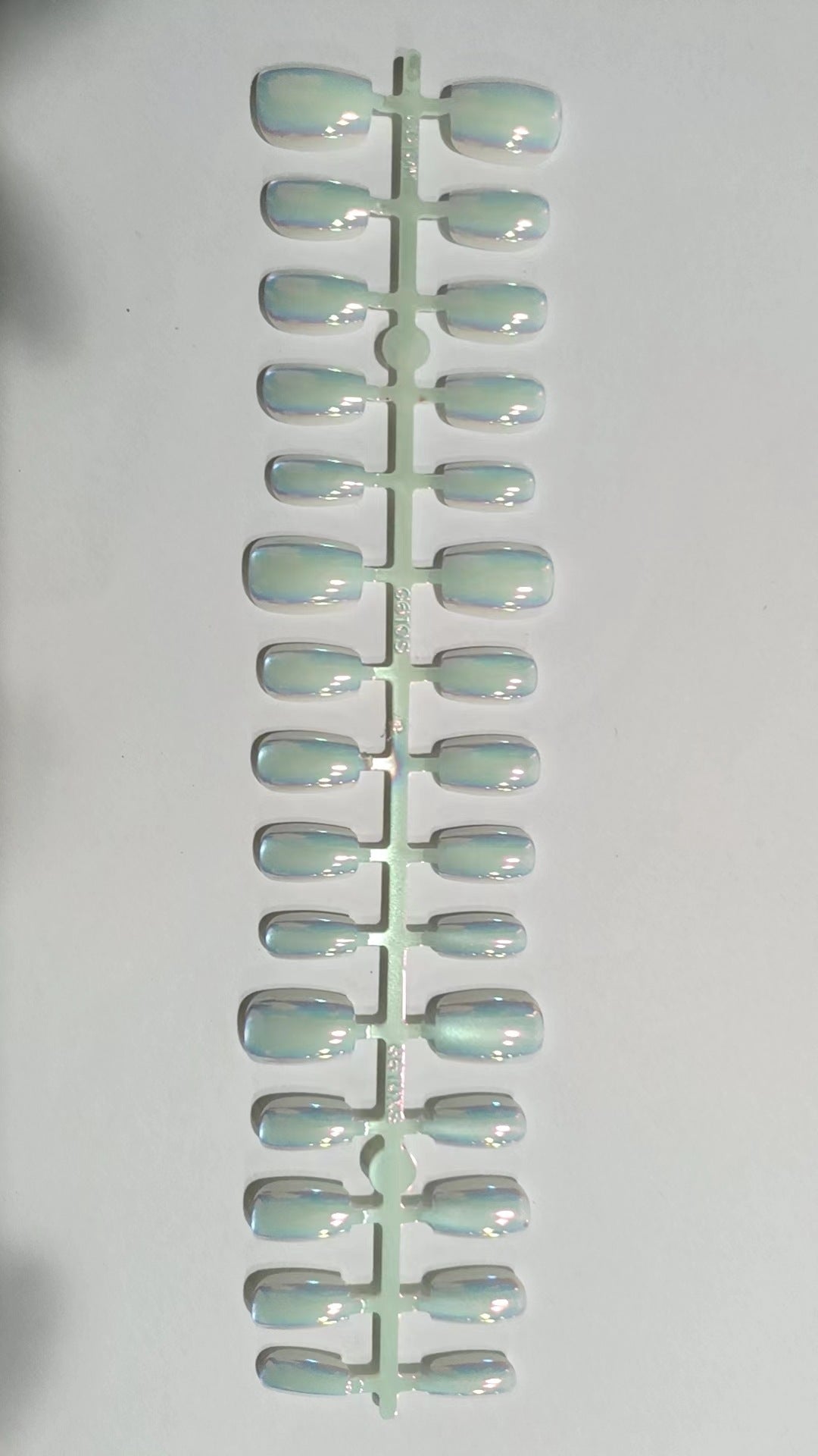 Iridescent Press-On Nail Set Acalora