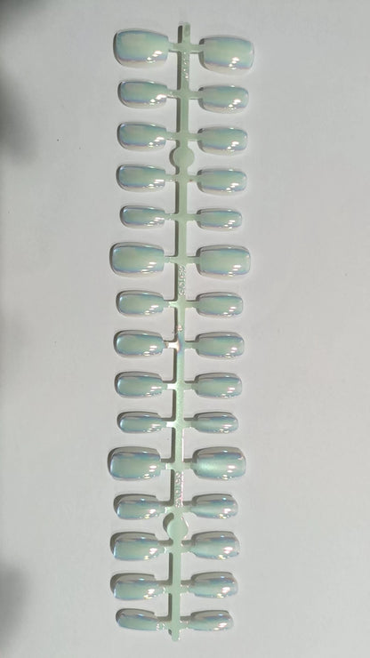Iridescent Press-On Nail Set Acalora