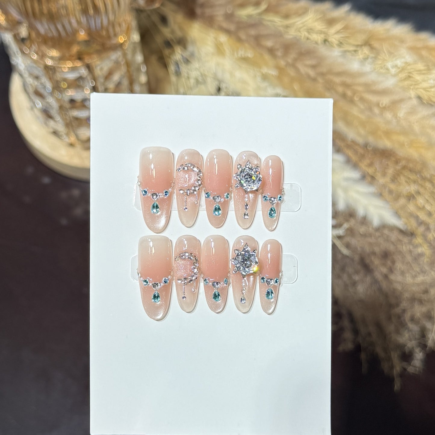 Decorative Press-On Nail Art Set with Unique Gemstone Accents Acalora