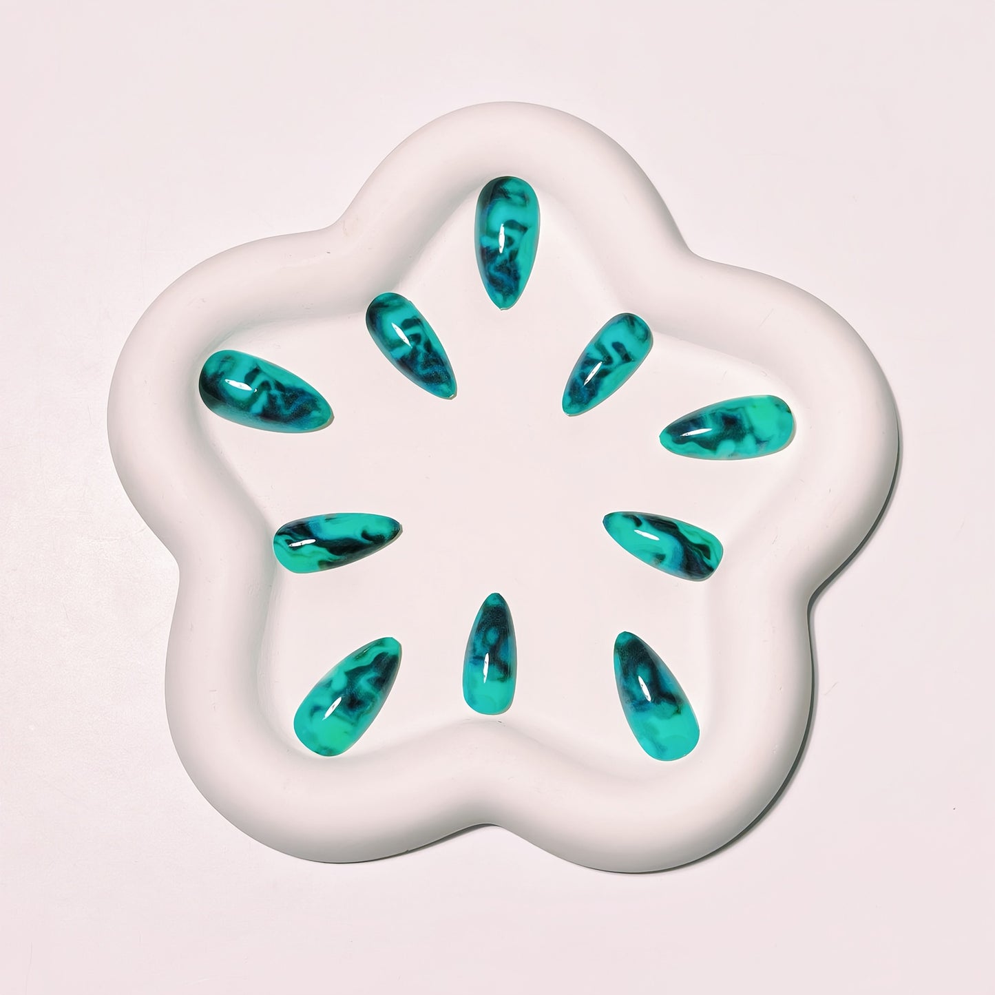 Elegant Swirl Pattern Nail Art Acalora