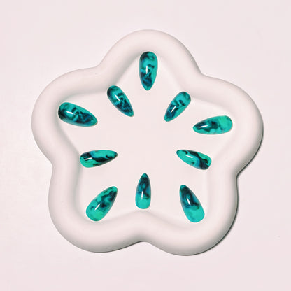 Elegant Swirl Pattern Nail Art Acalora