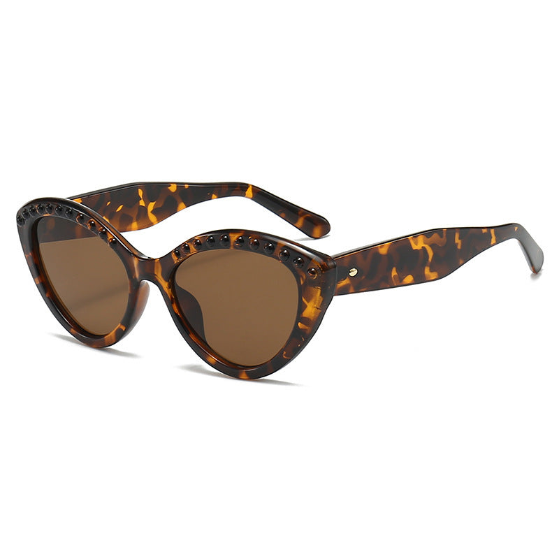 Women Cat-Eye Sunglasses with Glittering Details Bowlift
