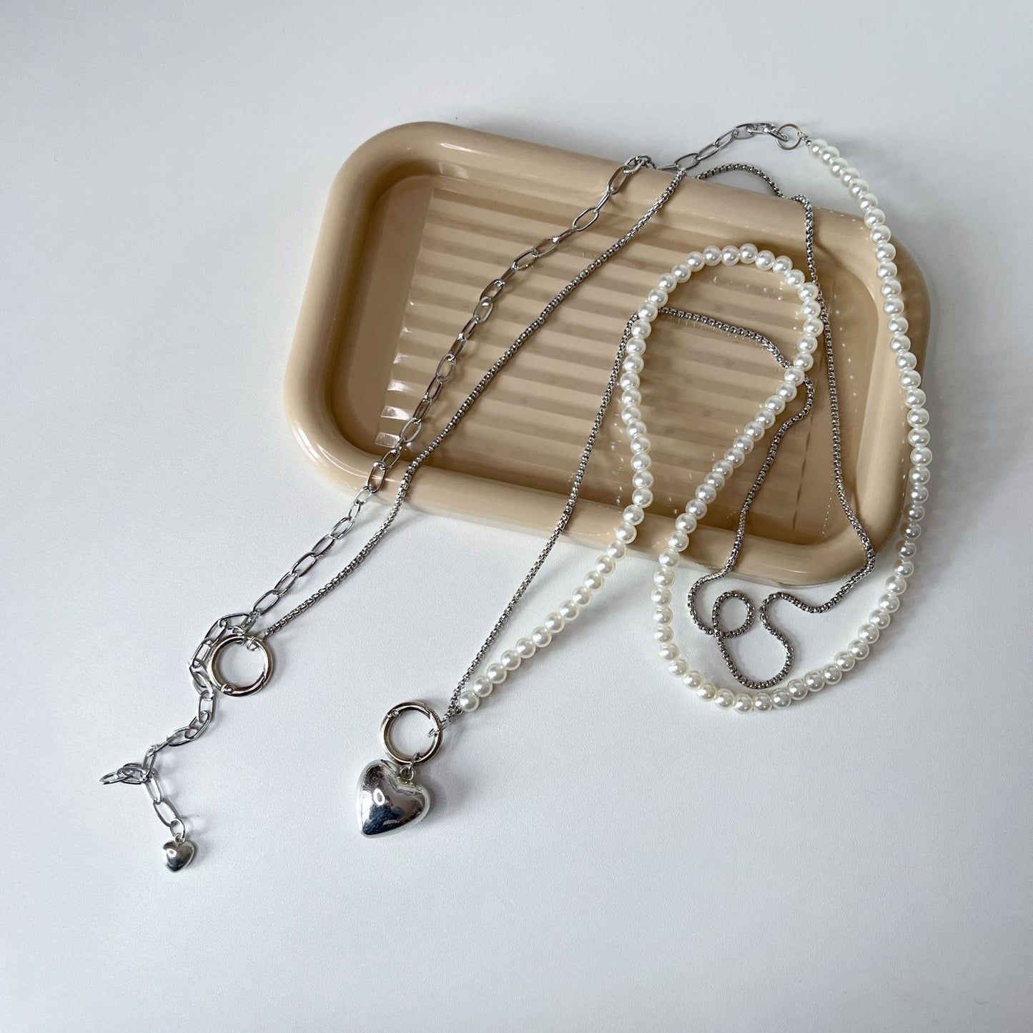 Heart-Designed Beaded Eyewear Chain Acalora
