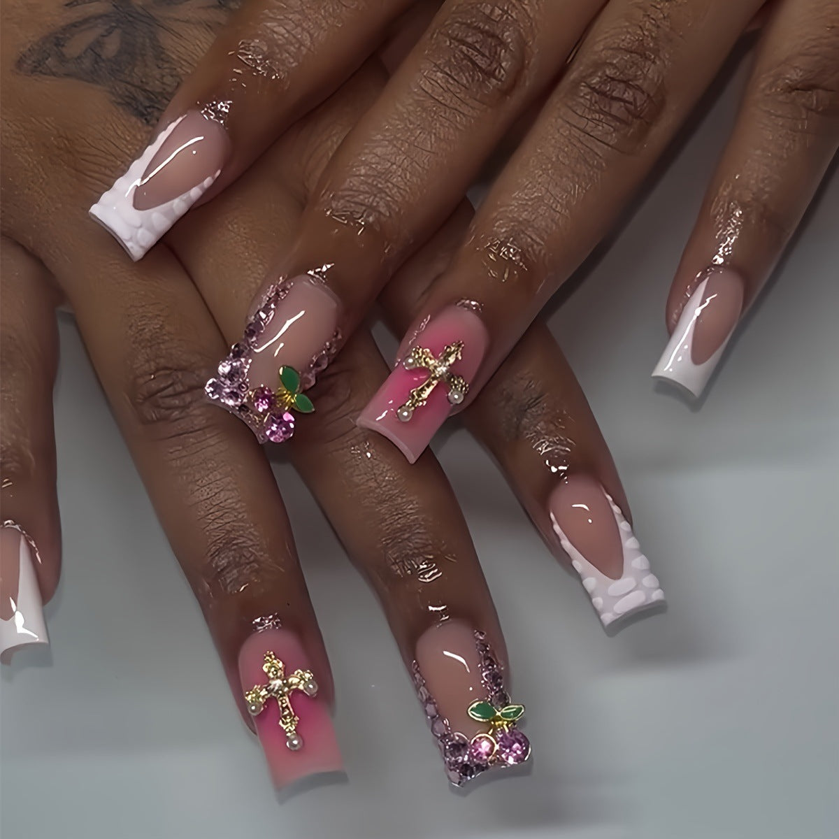 Ornate Decorative Press-On Nail Set Acalora