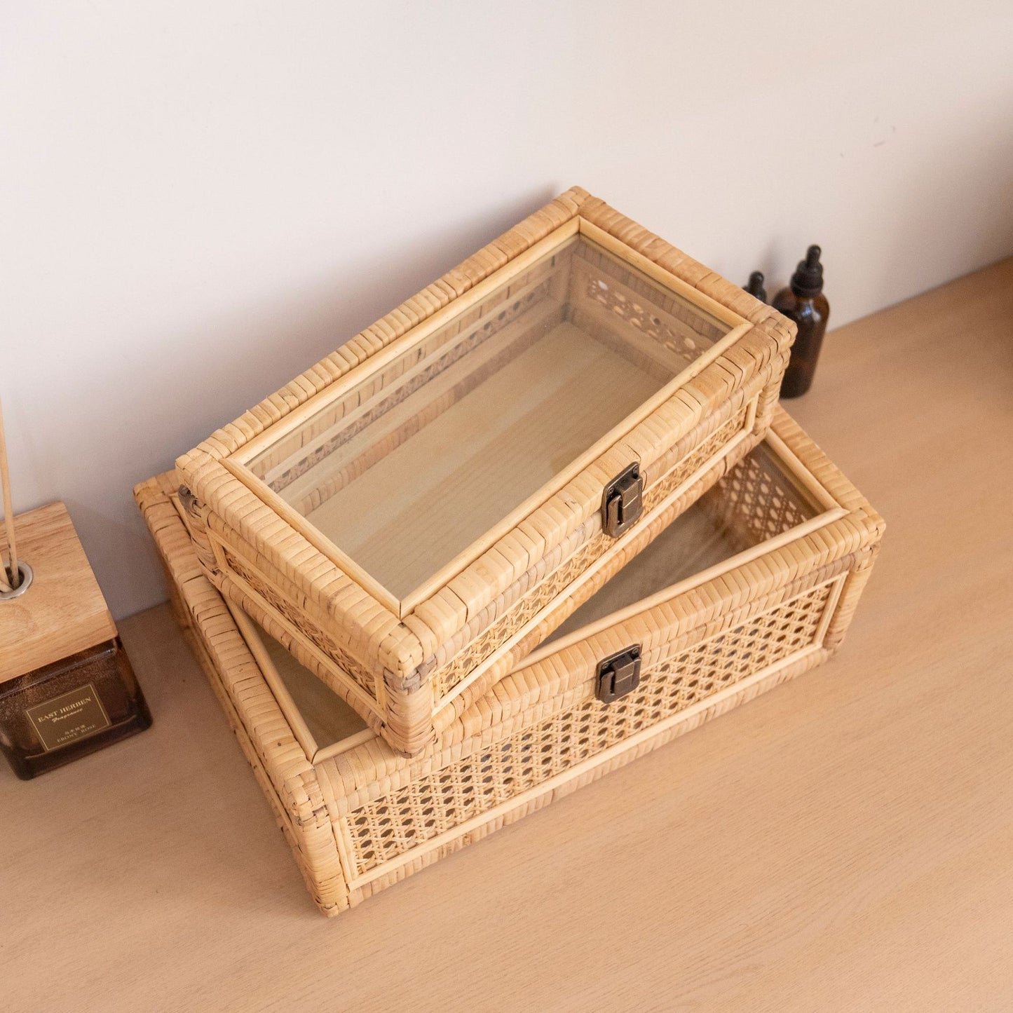 Rustic toy basket with checked pattern Acalora