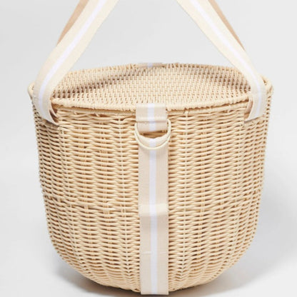 Women's picnic basket with integrated dinnerware set and practical insulation elements Karnz