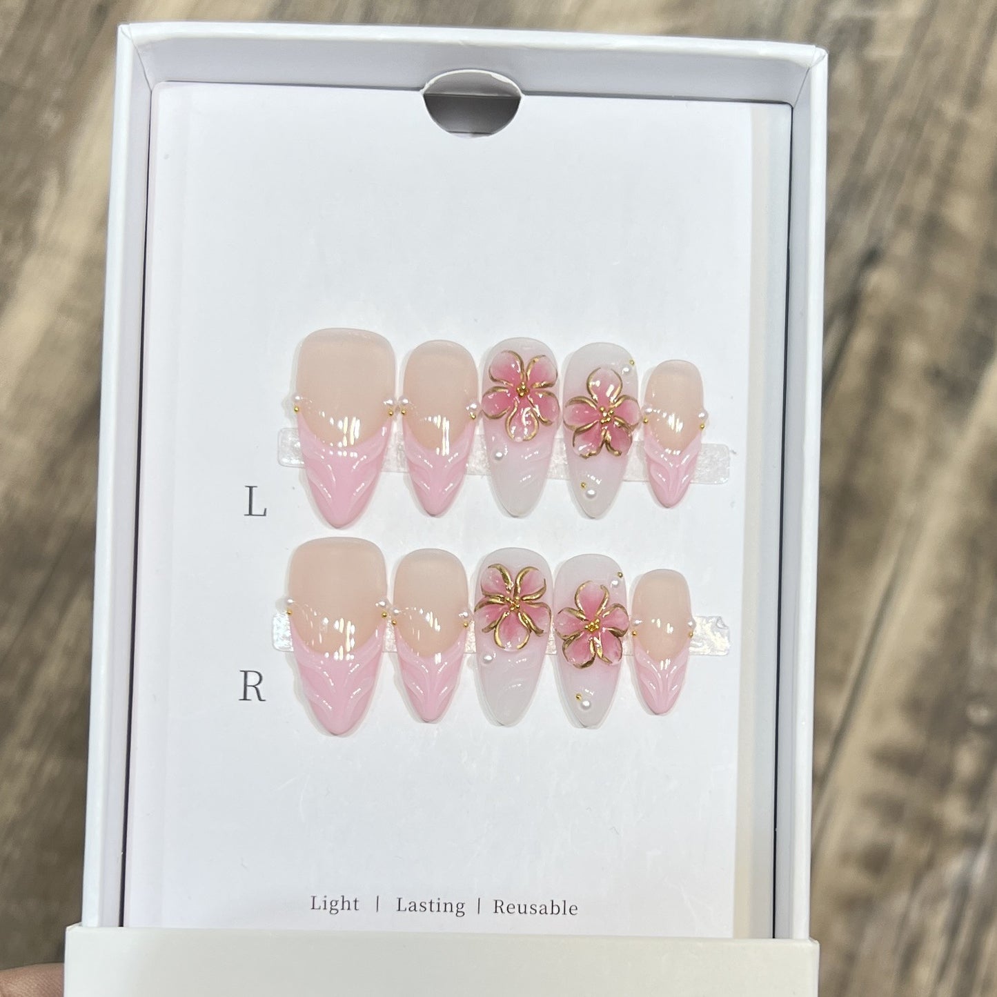 Artisan Floral-Themed Press-On Nails Set Acalora