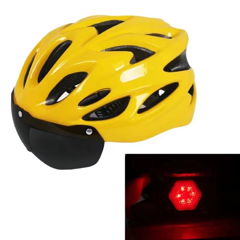 Bicycle helmet with integrated sun visor and optimal ventilation Karnz