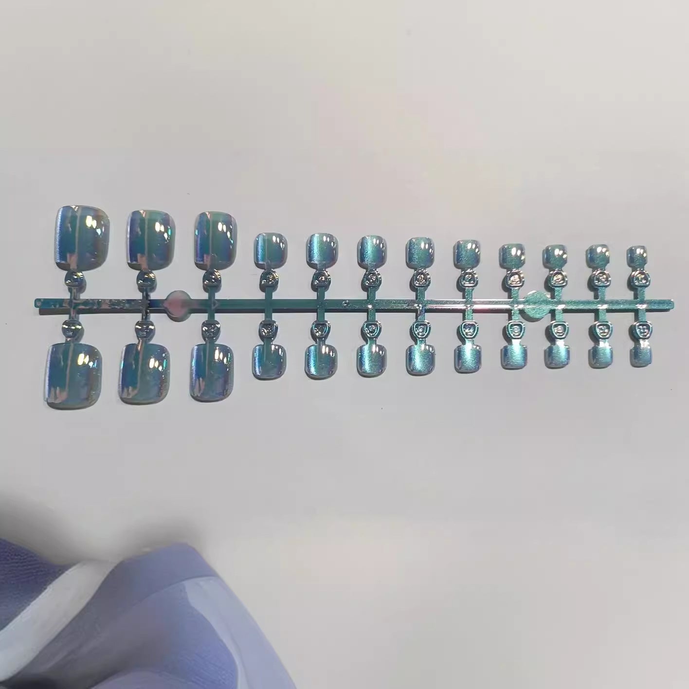 Artistic Press-On Nail Set with Iridescent Finish Acalora