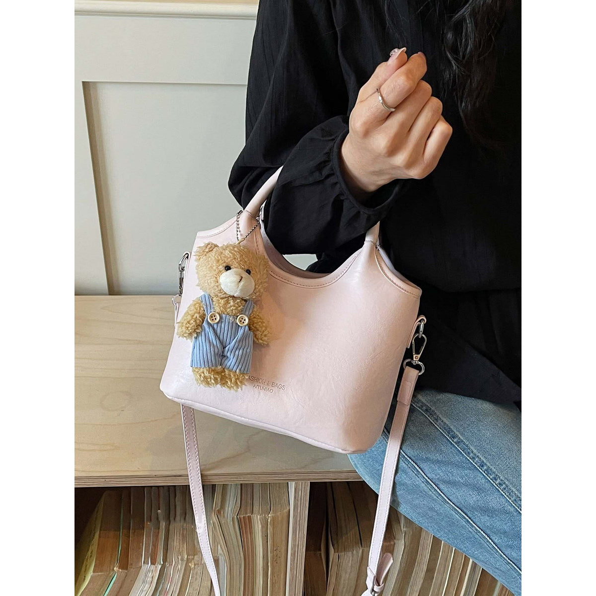 Sophisticated Designer Handbag Acalora