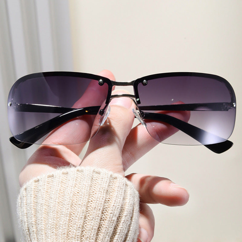 Women's sunglasses with large, elegant lenses and a modern metal frame Brehn