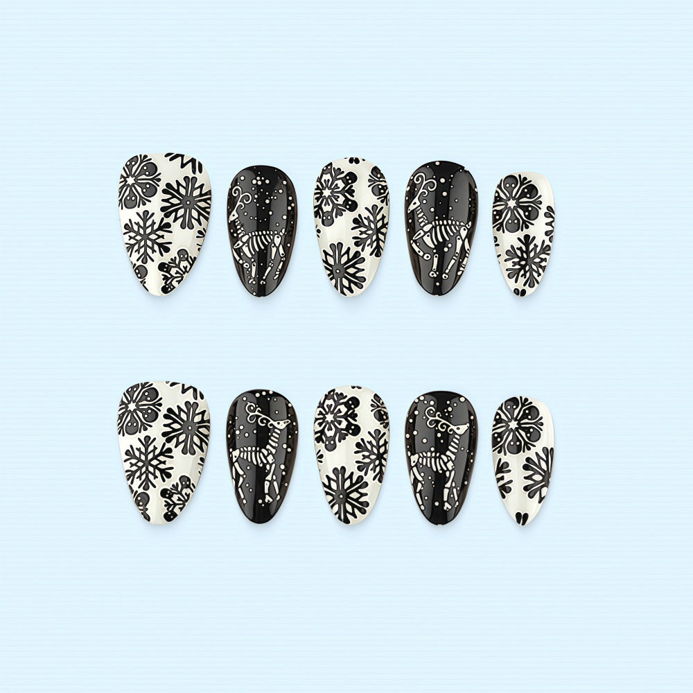 Artificial nails in a unique winter design with snow and reindeer motifs Acalora