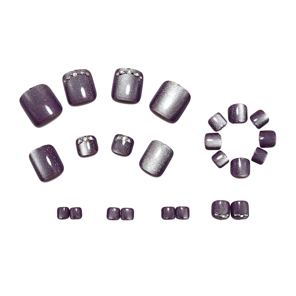 Artificial nails with glamorous rhinestone accents Acalora
