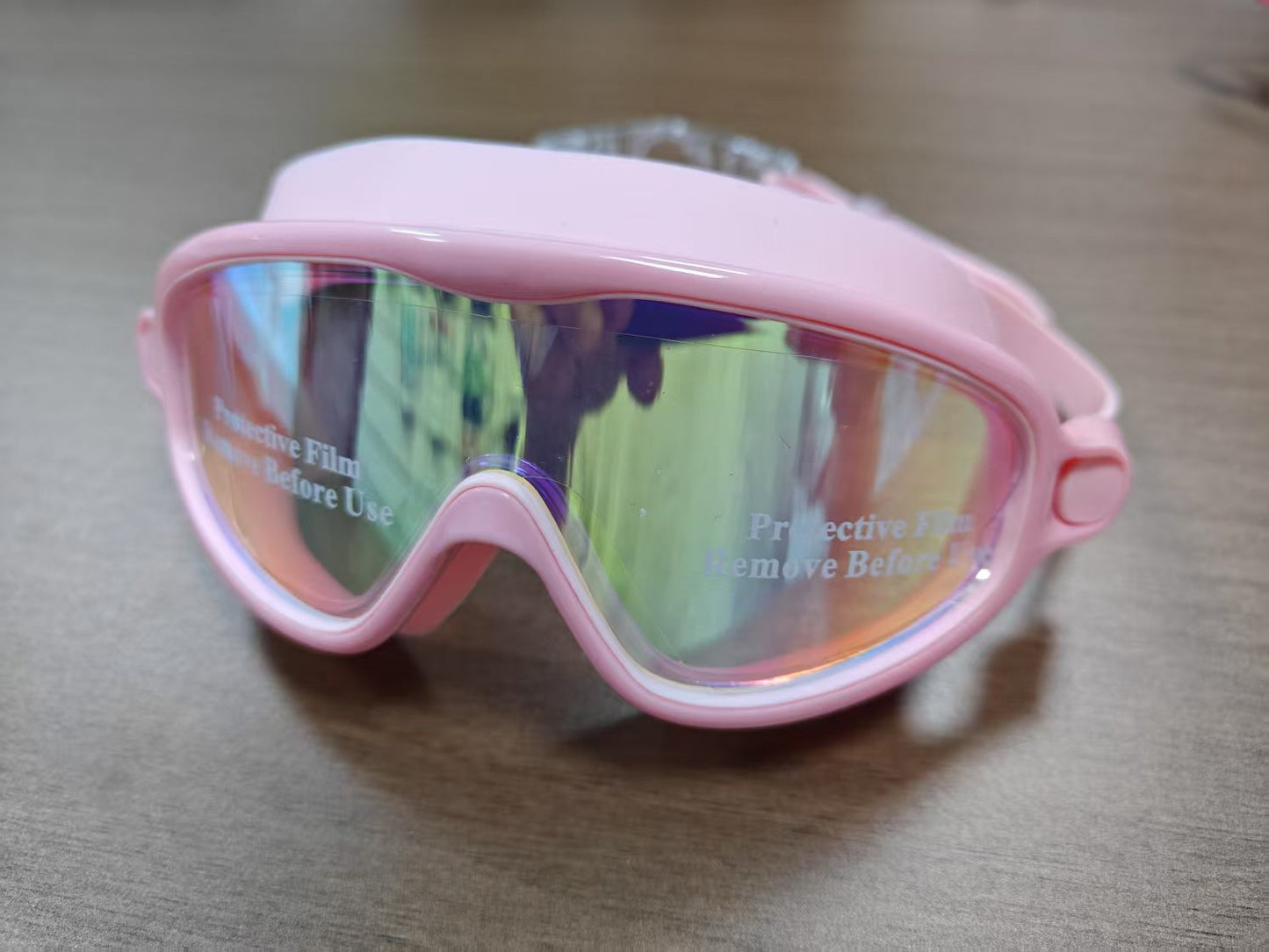 Swimming mask with wide field of vision and UV protection Bowlift