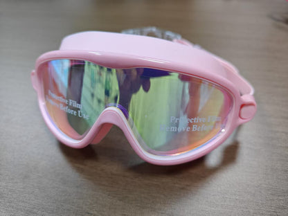 Swimming mask with wide field of vision and UV protection Bowlift