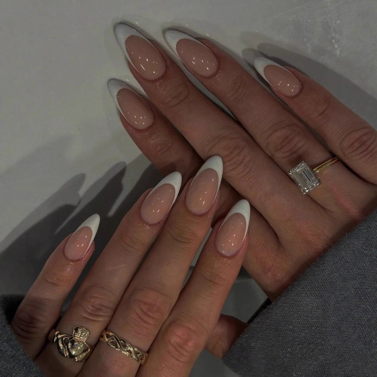 Artificial nails in elegant stiletto design with high gloss finish Acalora