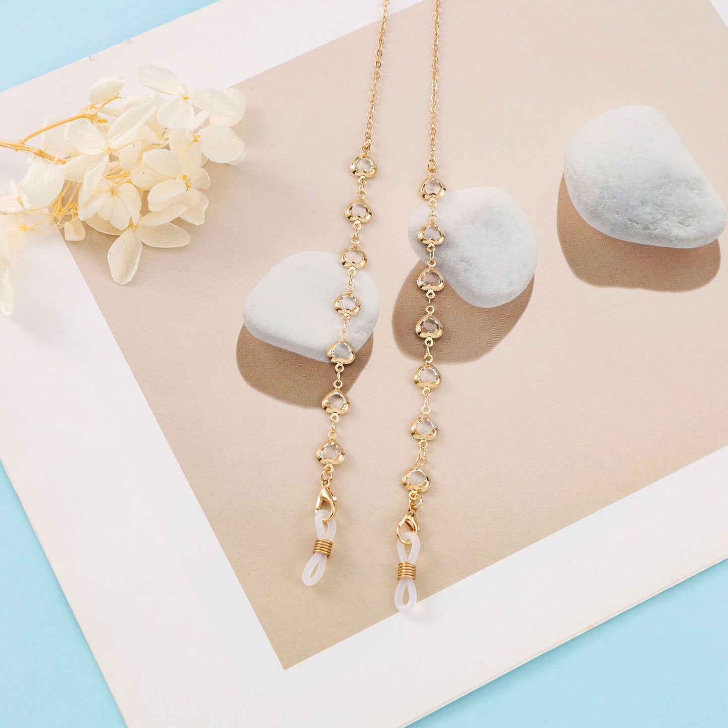 Heart-Shaped Eyewear Chain Acalora