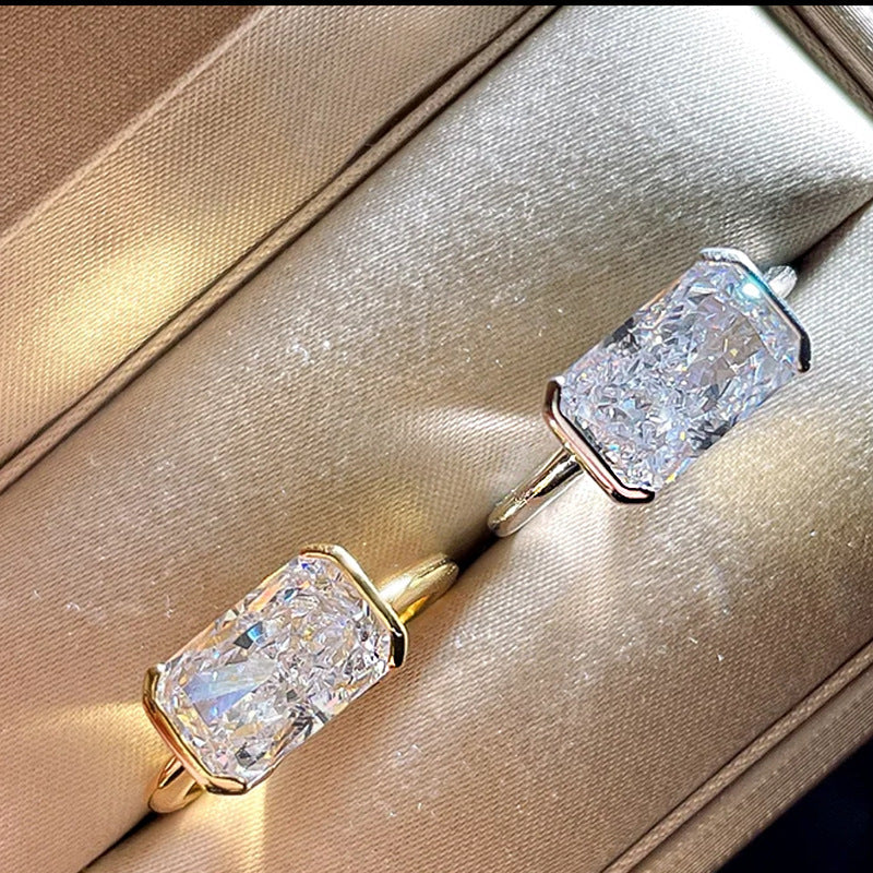 BowLift | S925 East-West Emerald Cut Ring