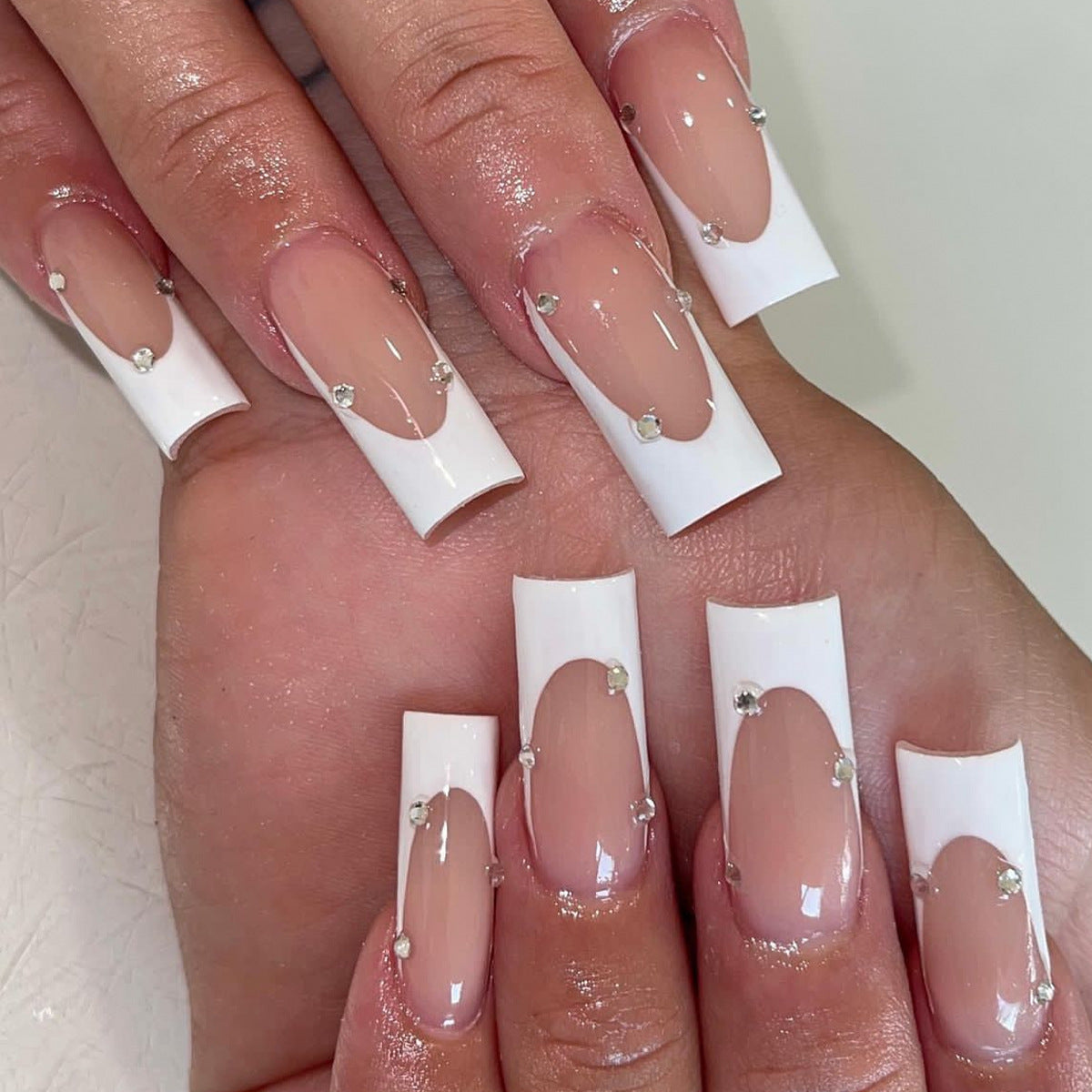 Elegant Crystal-Embellished Press-On Nail Design Acalora