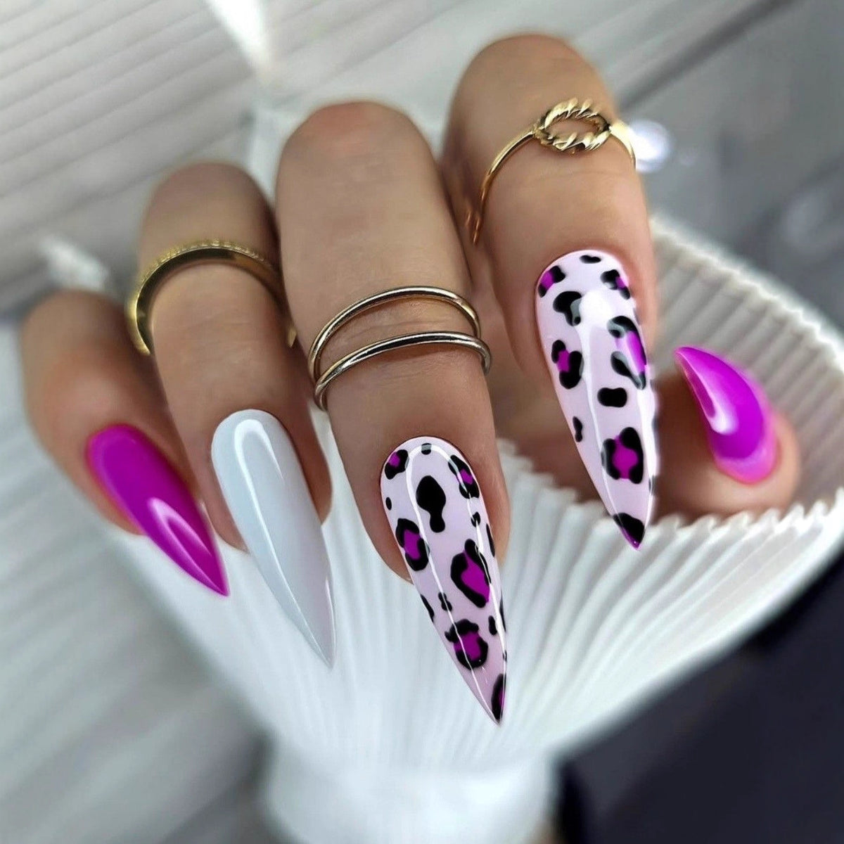 Modern leopard pattern artificial nails Acalora