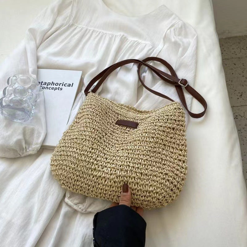 Hand-knotted shoulder bag with leather accents Skanto