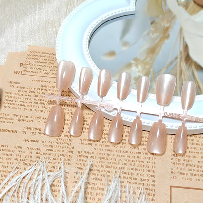 Artificial nails in the elegant nail art set Acalora