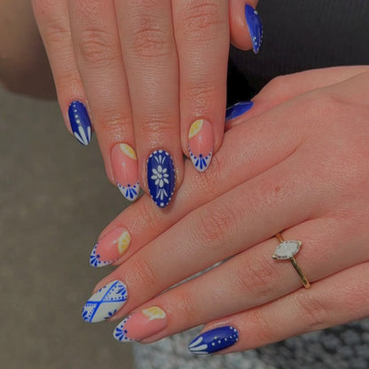 Artistic Floral Nail Art Set Acalora