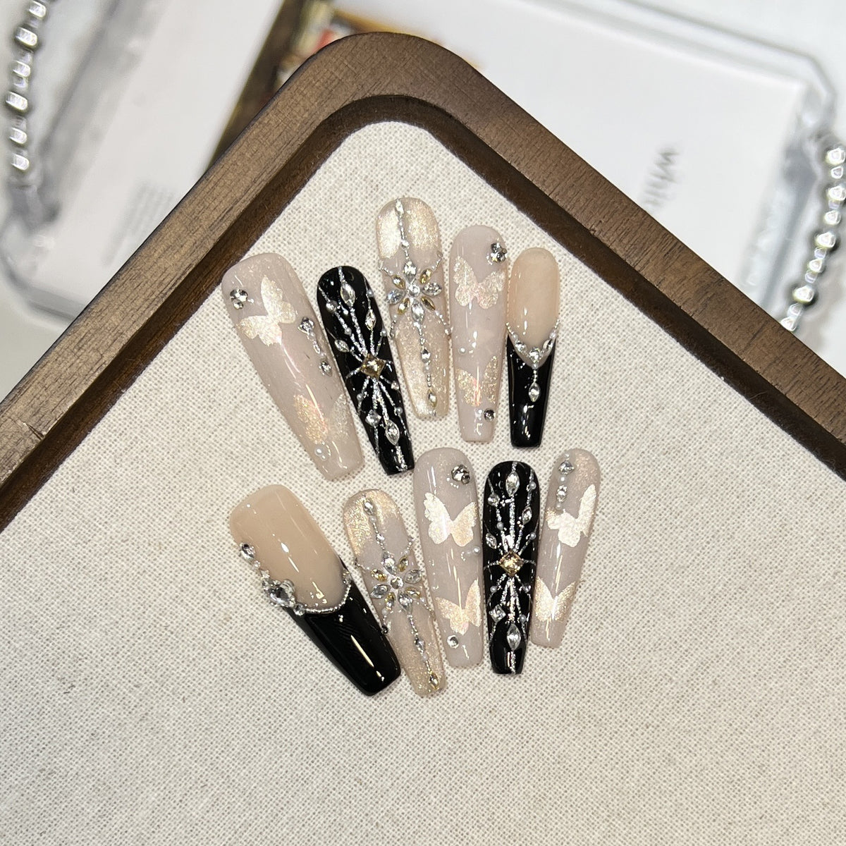 Elegant Butterfly-Inspired Press-On Nail Art Set Acalora