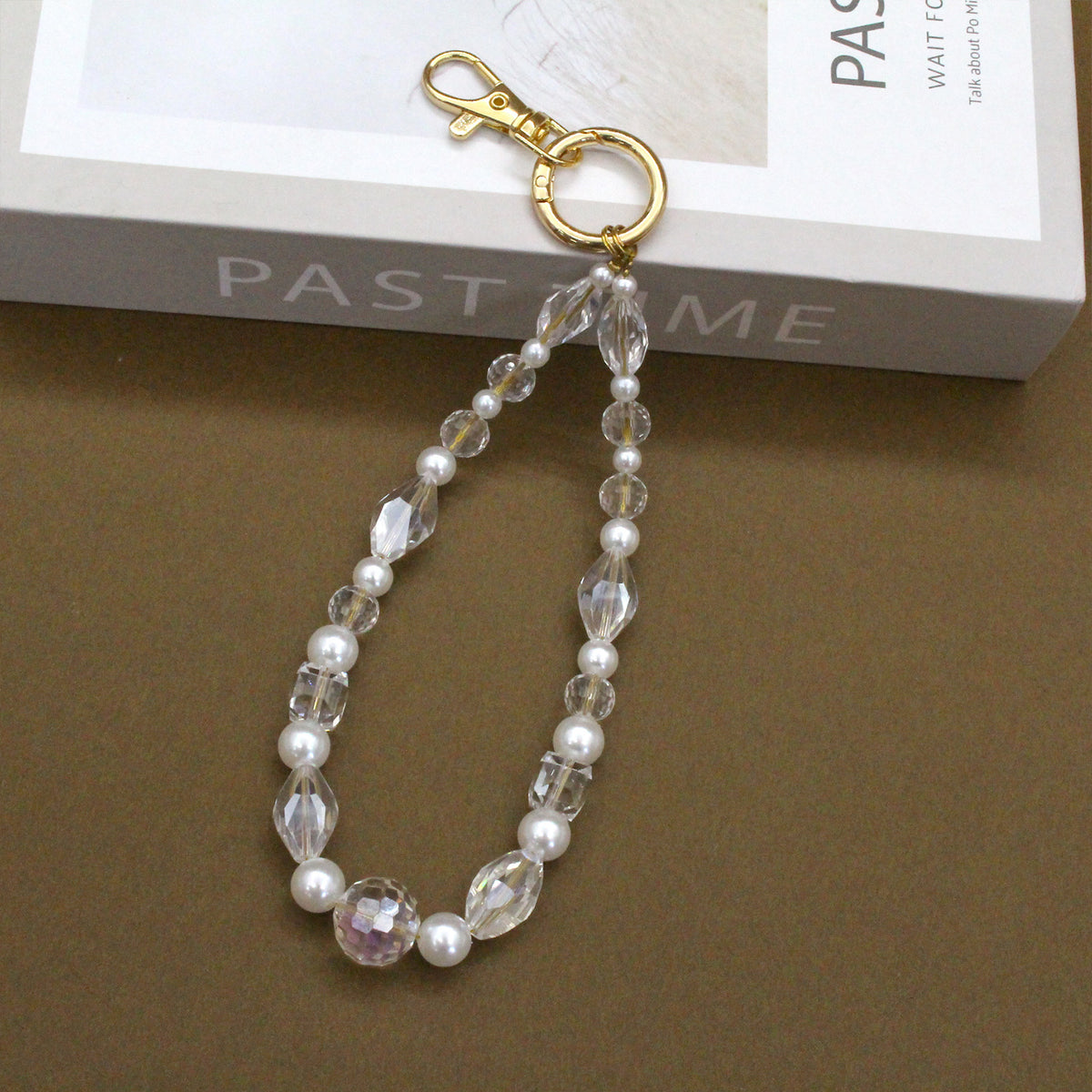 Elegant Pearl Oversized Eyewear Chain Acalora