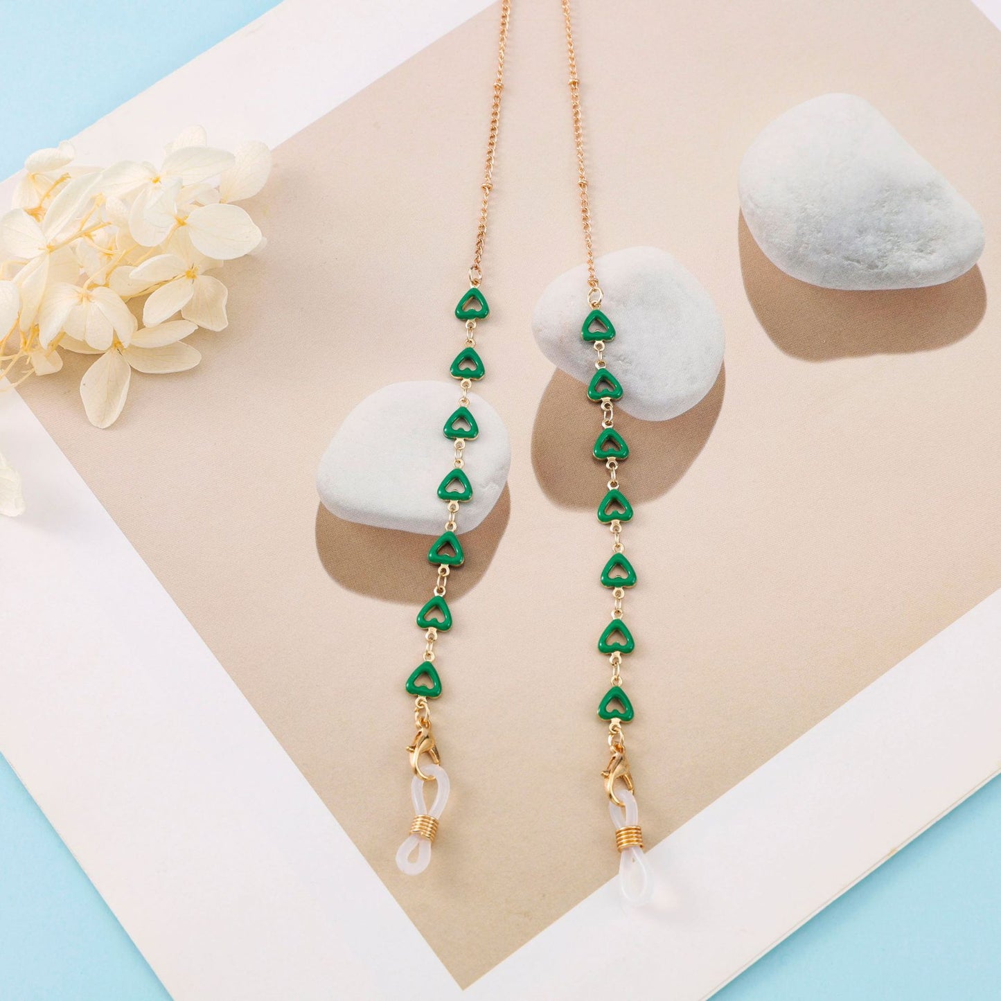 Heart-Shaped Eyewear Chain Acalora
