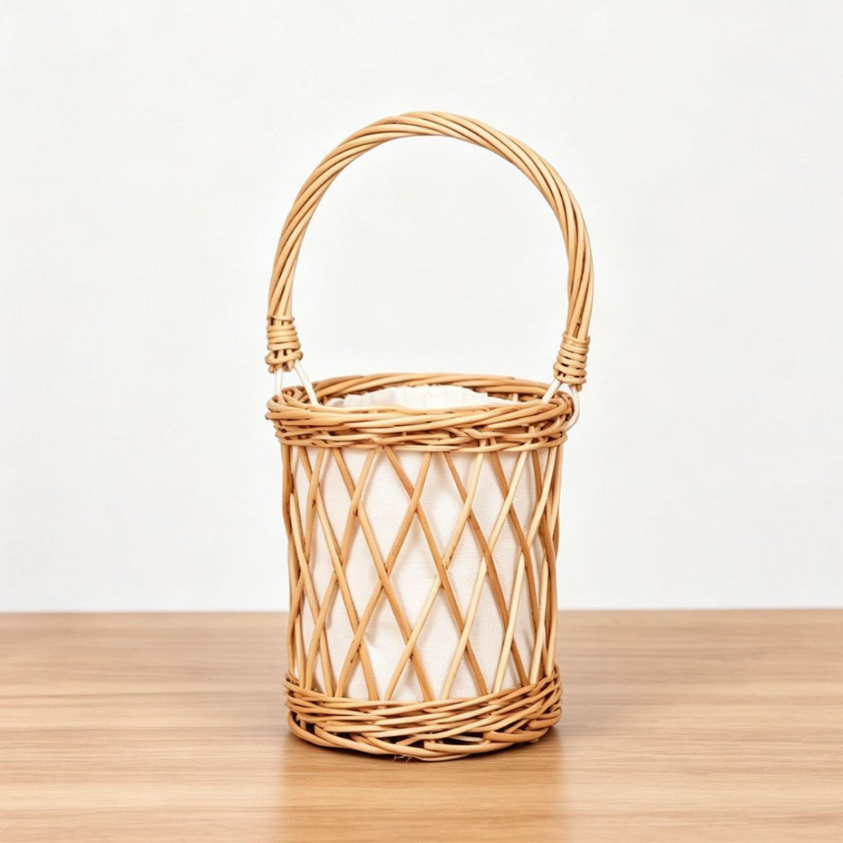 Handcrafted willow basket with cotton lining Acalora