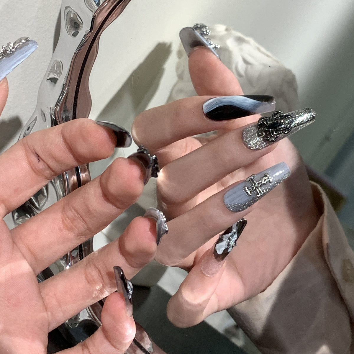 Glamorous Press-On Nail Art Set with Decorative Metallic Elements Acalora