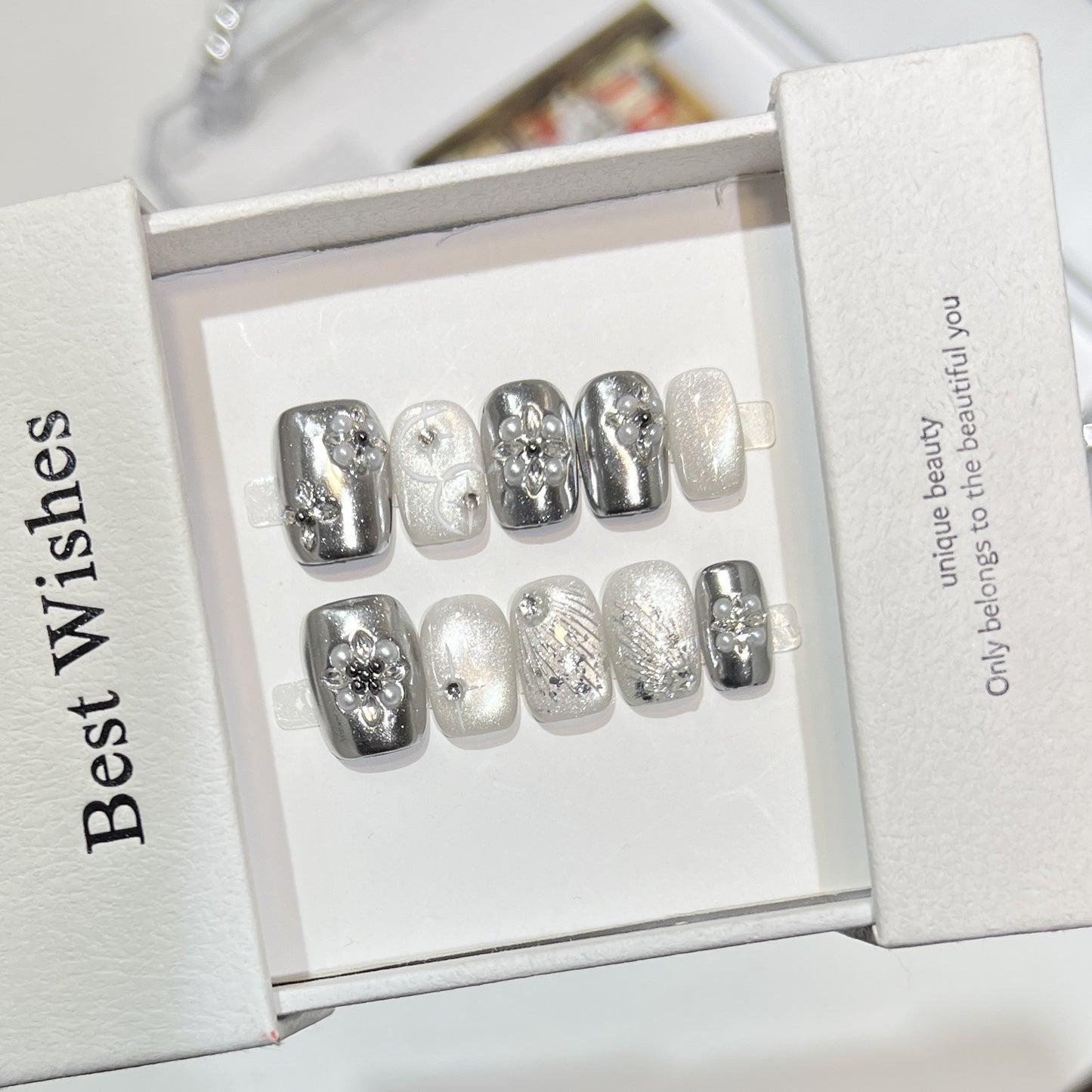 Decorative Silver Press-On Nail Set Acalora