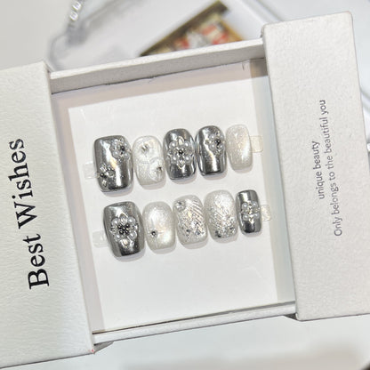 Decorative Silver Press-On Nail Set Acalora