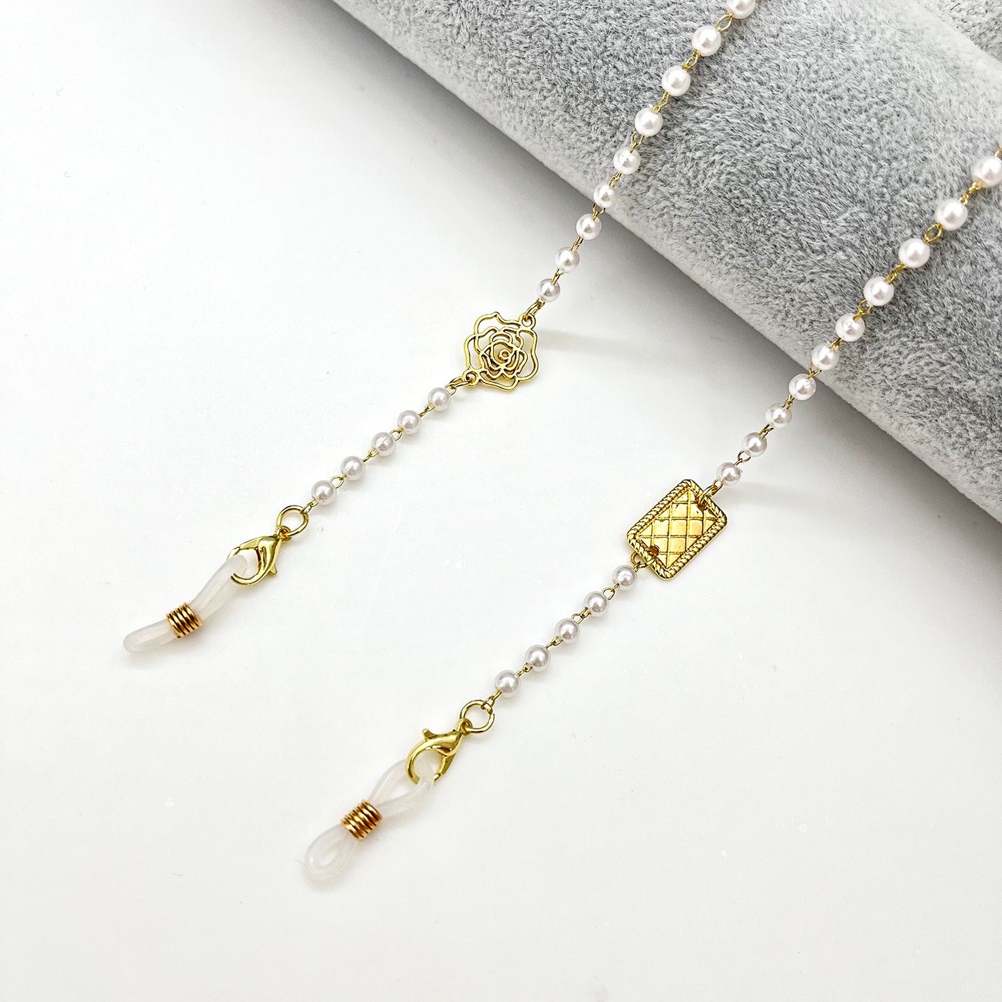 Heart-Shaped Beaded Eyewear Chain Acalora