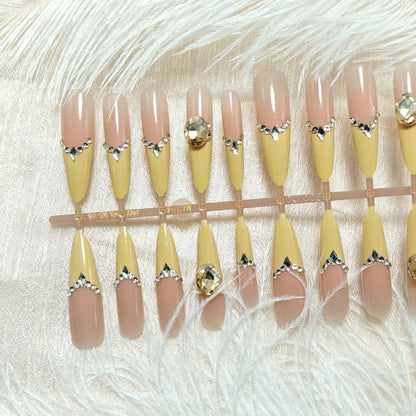 Artificial nails with elegant 3D applications and glitter Acalora