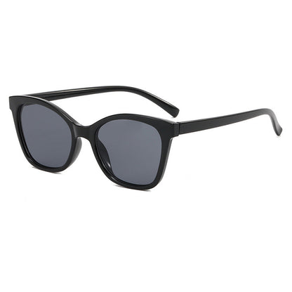 Women’s elegant sunglasses in a modern cat-eye style Bowlift