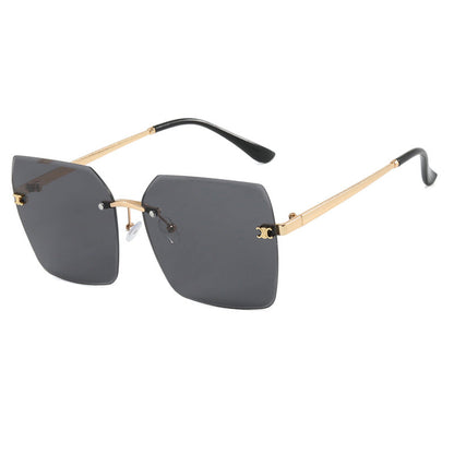 Women's square sunglasses in a modern design with a delicate metal frame Karnz