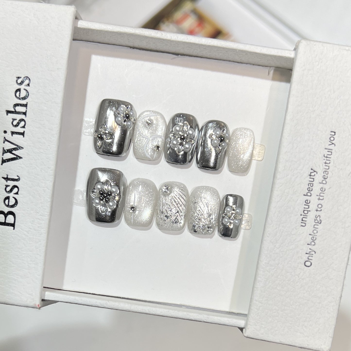 Decorative Silver Press-On Nail Set Acalora