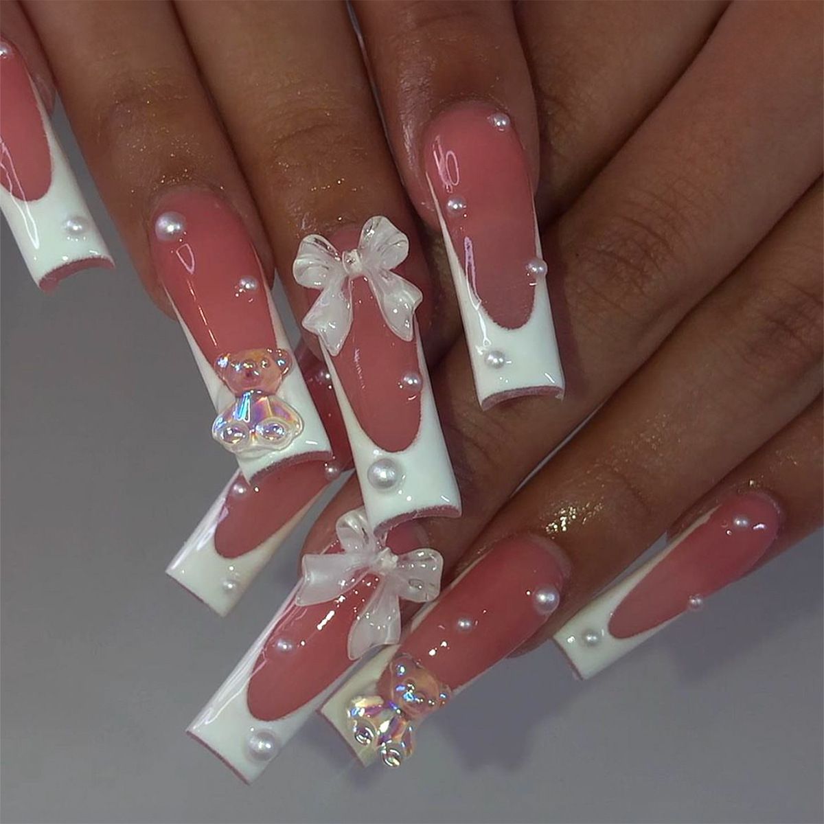 Artificial nail set with elegant bow and pearl decorations Acalora