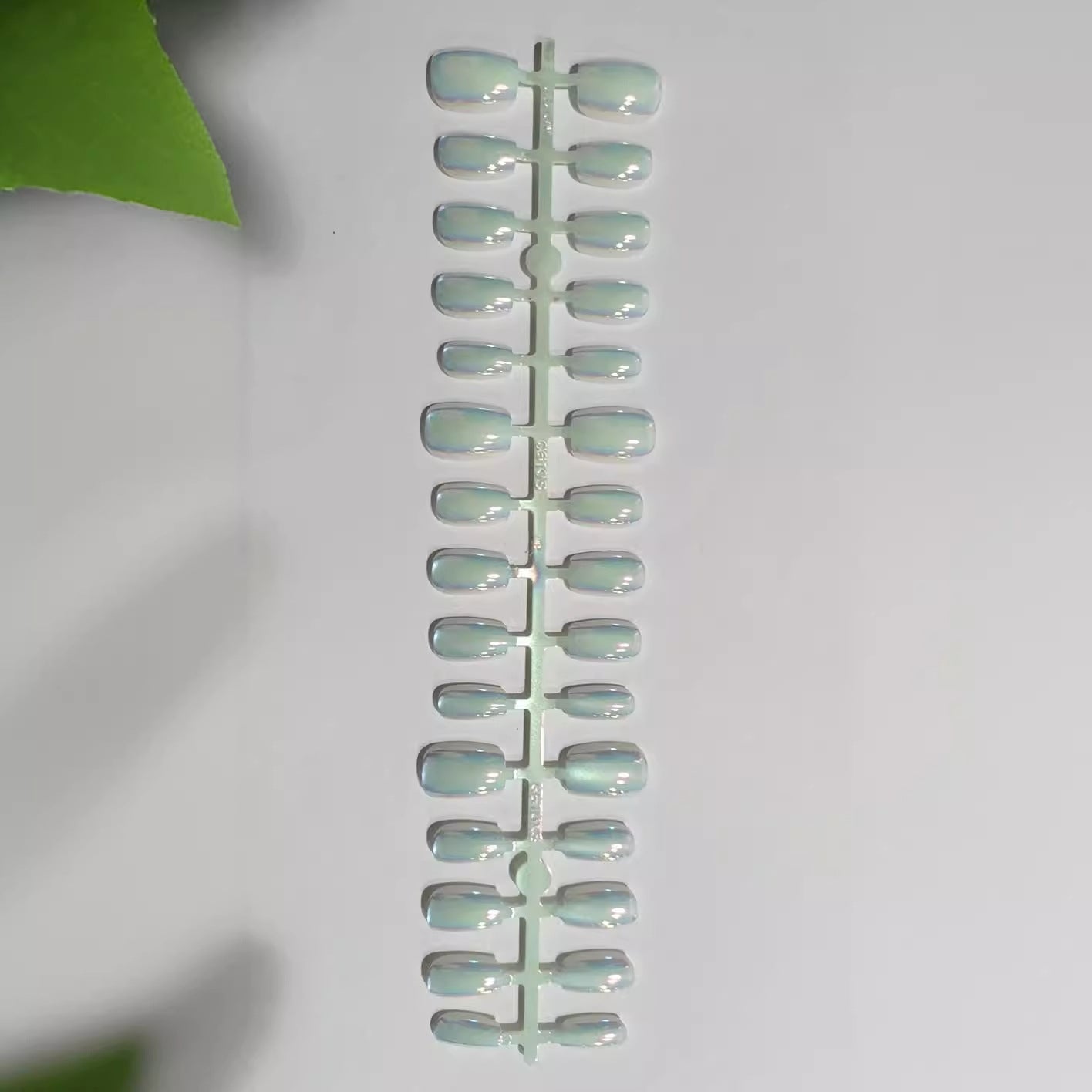 Iridescent Press-On Nail Set Acalora