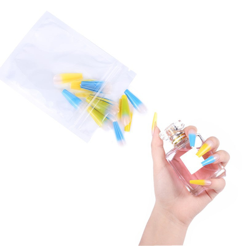 Artificial nails in elegant stiletto design Acalora
