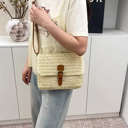 Handbag made of woven natural material with leather accents Bowlift