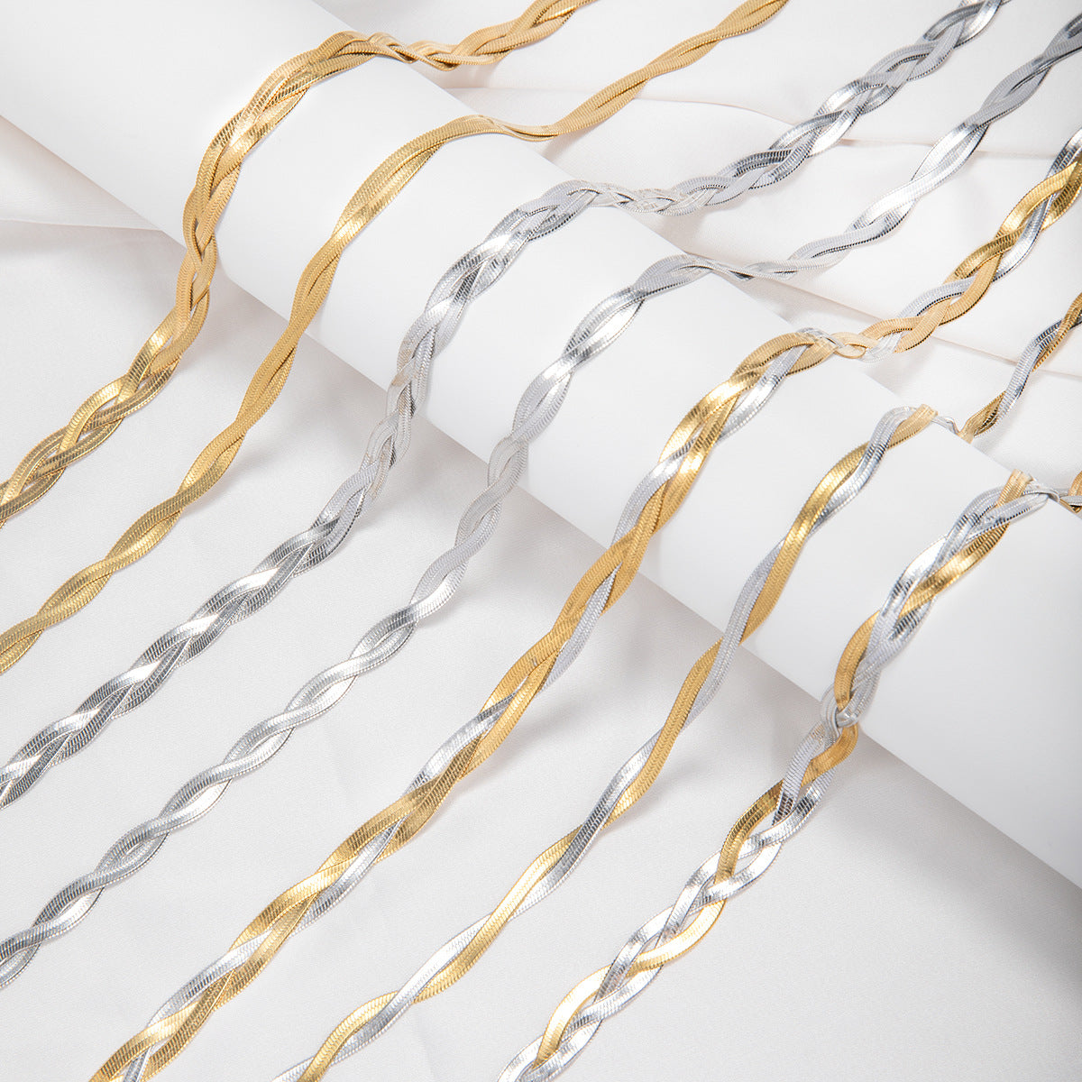 Elegant Textured Wire Bracelet Acalora
