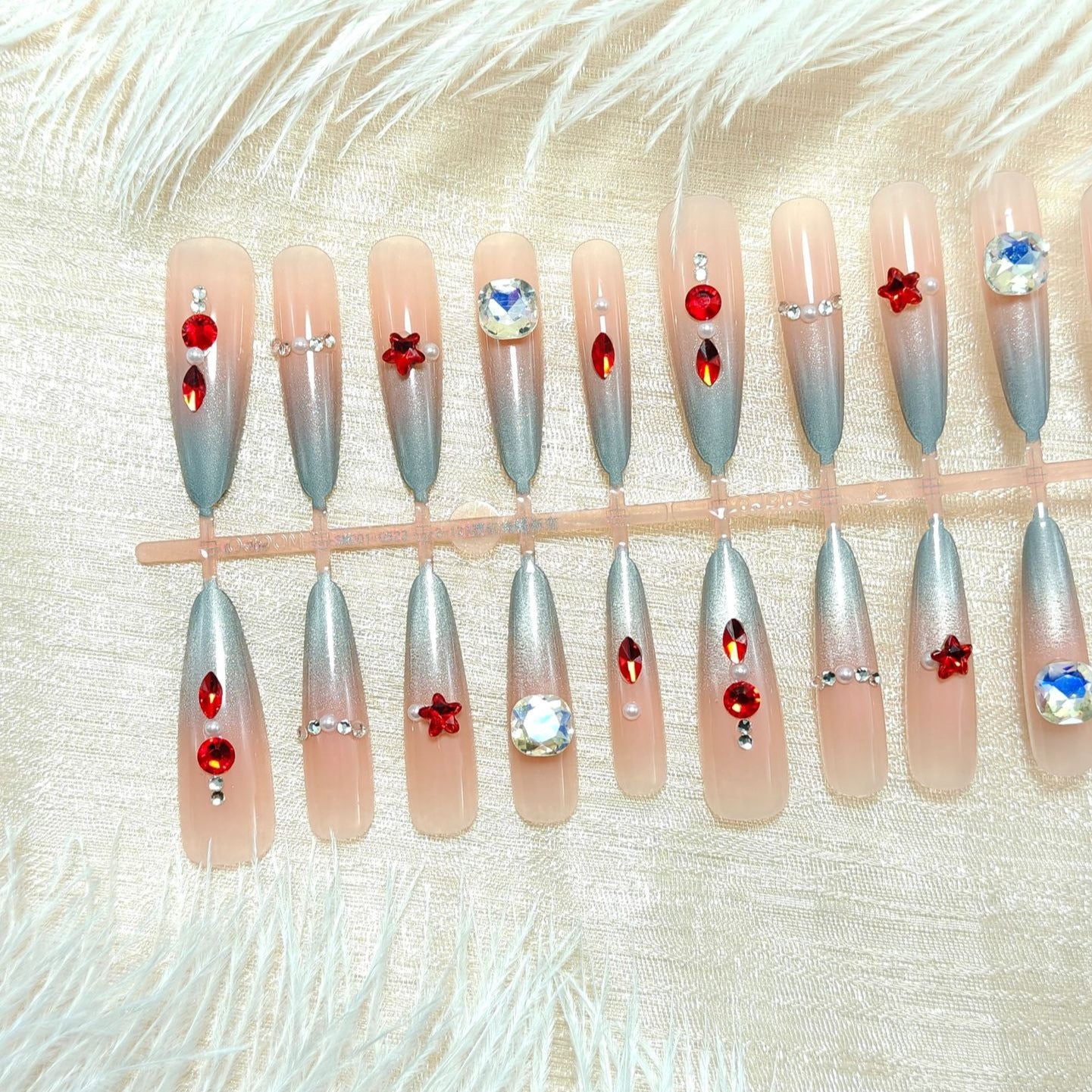 Artificial nails with glamorous glitter design and 3D applications Acalora