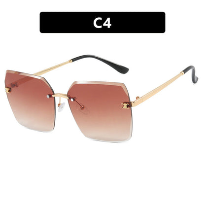 Women's square sunglasses in a modern design with a delicate metal frame Karnz