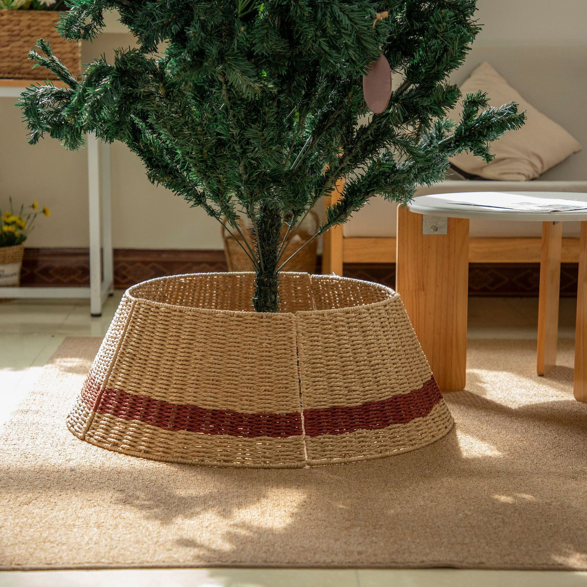 Decorative Christmas tree stand made of wicker Acalora