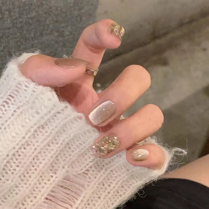 Artificial nail set with elegant glitter pattern and golden accents Acalora