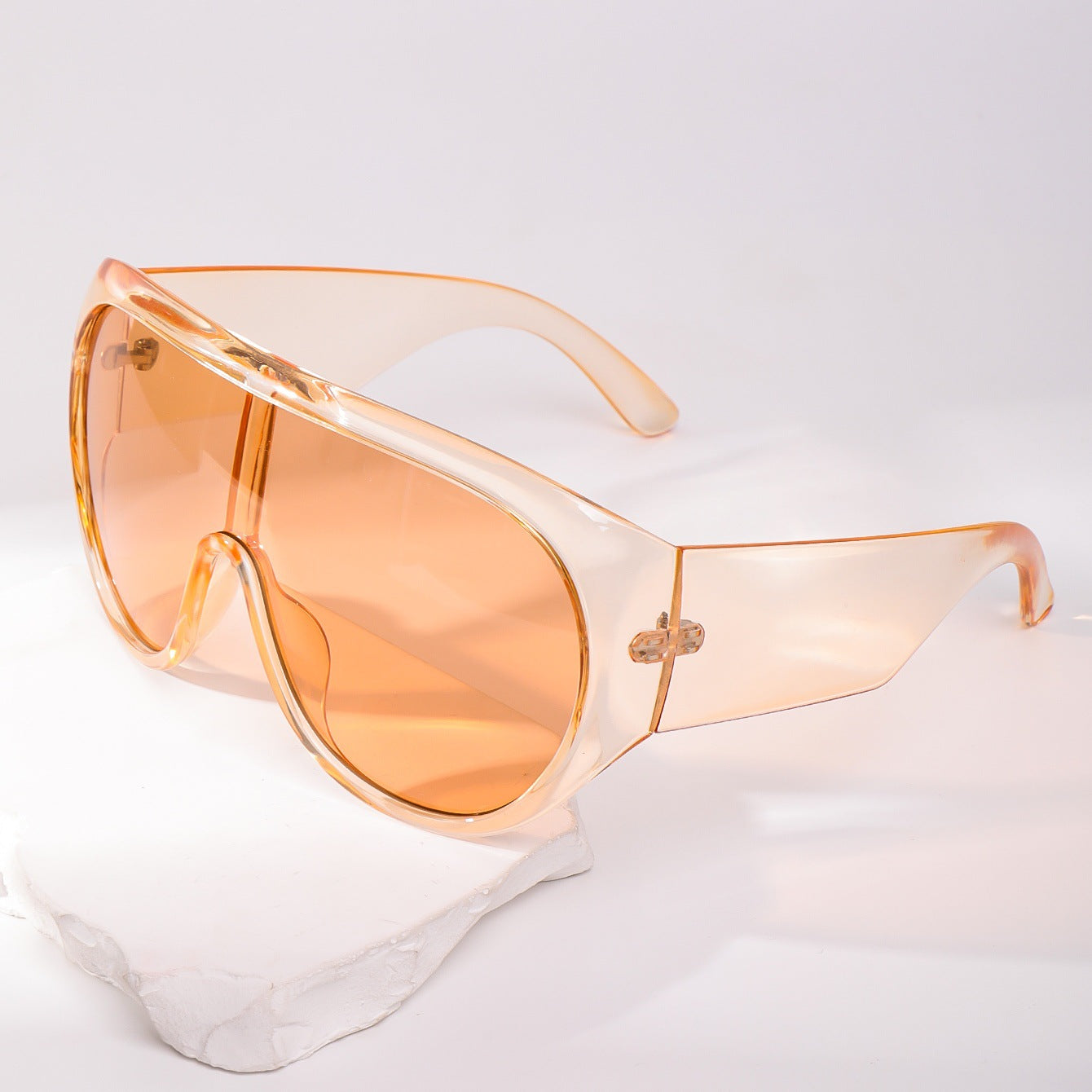 Women's oversized sunglasses in a modern design with UV protection Bowlift